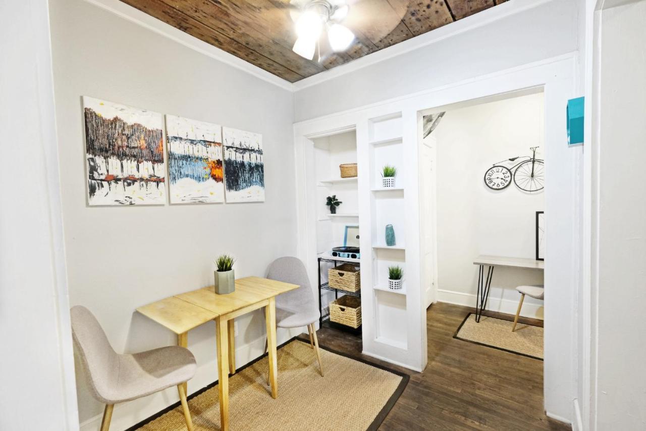 Urban Convenience Studio Flat Dallas Bagian luar foto