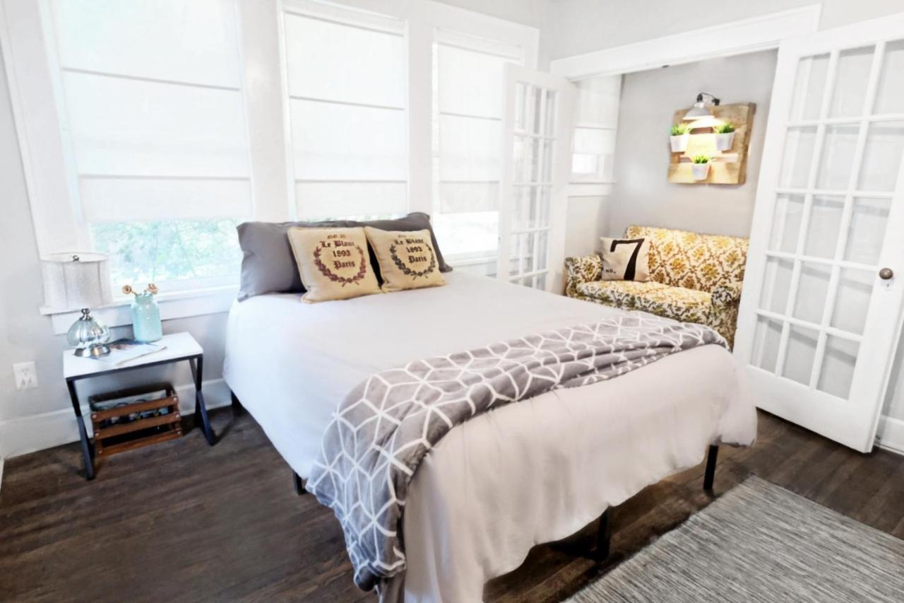 Urban Convenience Studio Flat Dallas Bagian luar foto