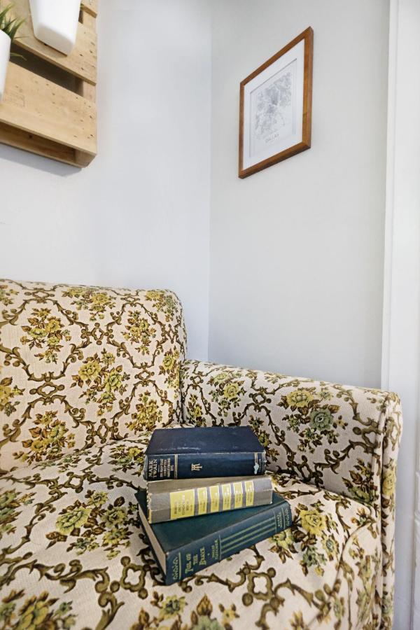 Urban Convenience Studio Flat Dallas Bagian luar foto