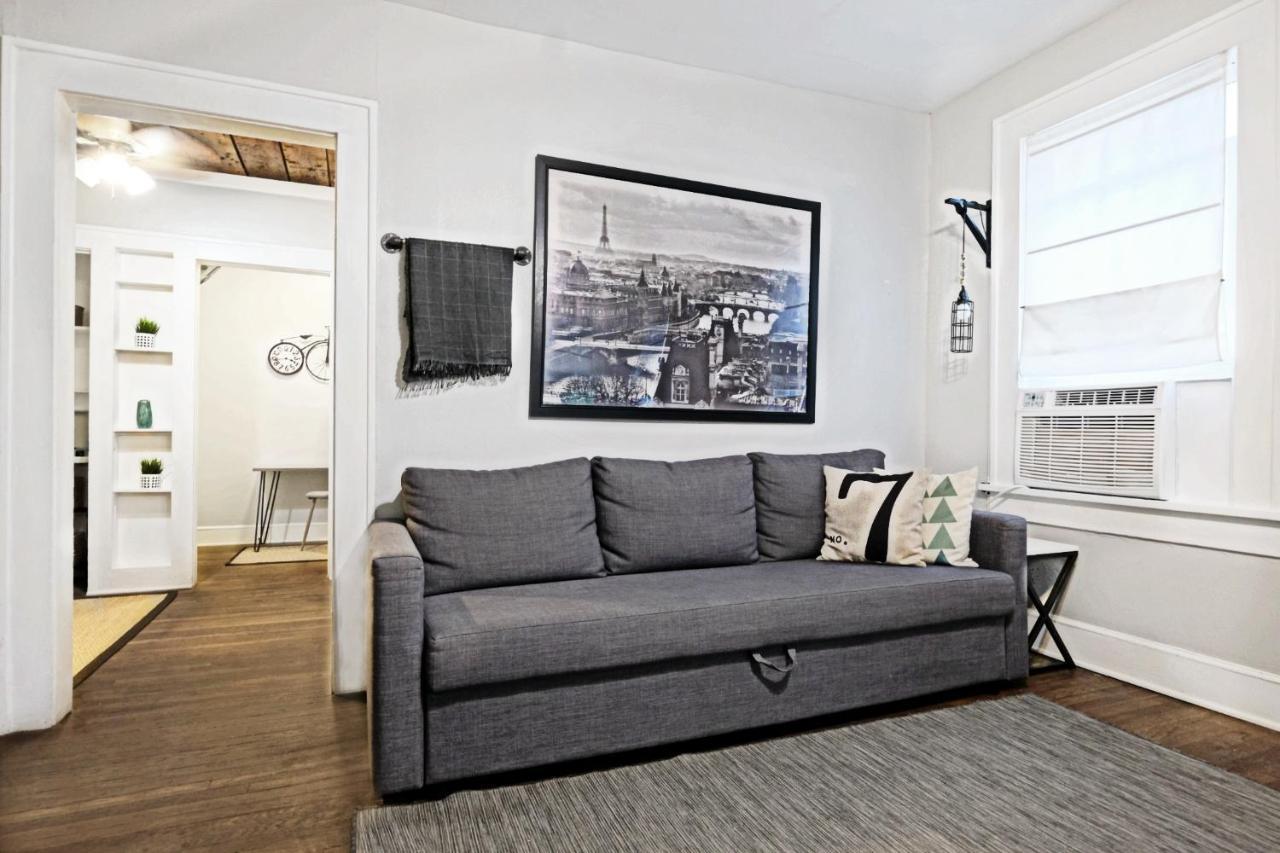 Urban Convenience Studio Flat Dallas Bagian luar foto