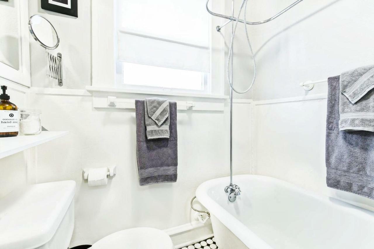Urban Convenience Studio Flat Dallas Bagian luar foto
